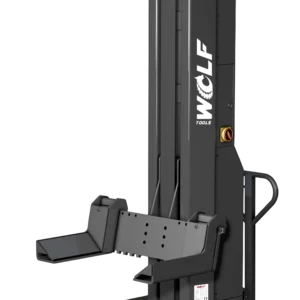 Leeuwis Equipment Wolf Tools WTTL5000W Mobiele Hefkolommen - 3D Render Van Een Vrijstaande Hefkolom Met Opnamevorken En Bedieningspaneel