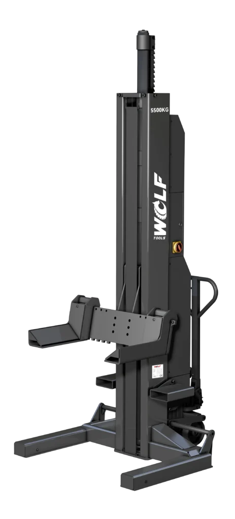 Leeuwis Equipment Wolf Tools WTTL5000W Mobiele Hefkolommen - 3D Render Van Een Vrijstaande Hefkolom Met Opnamevorken En Bedieningspaneel